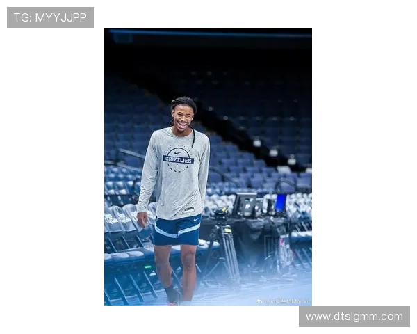 贾·莫兰特带领灰熊队冲击季后赛表现亮眼 球场风采引人注目